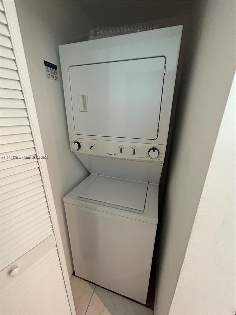 951 Brickell Ave # 3406