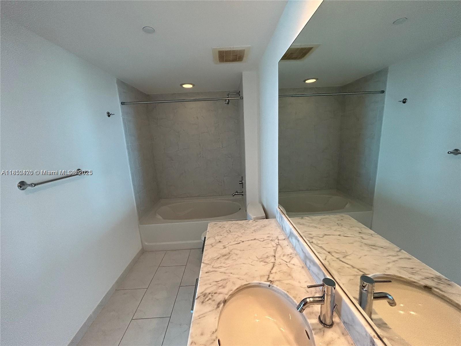 951 Brickell Ave # 3406