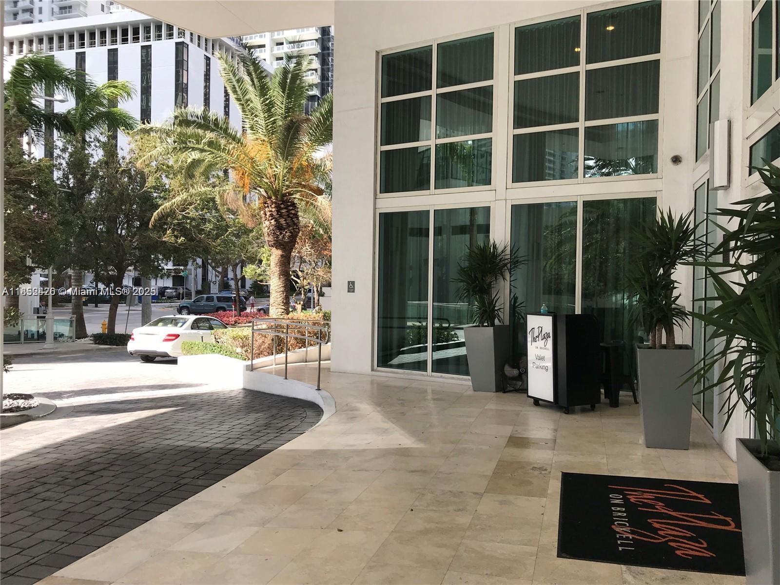 951 Brickell Ave # 3406