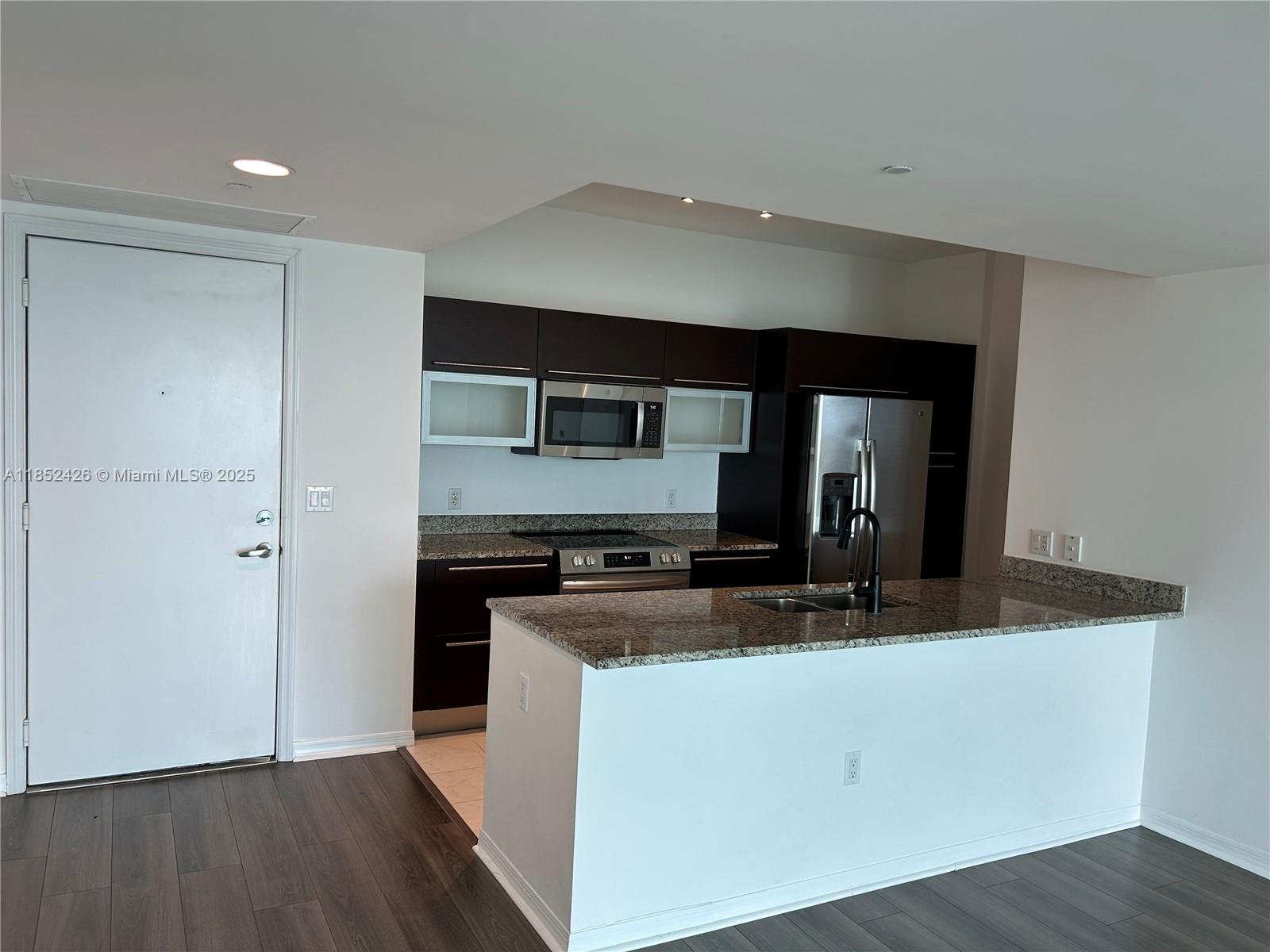 951 Brickell Ave # 3406