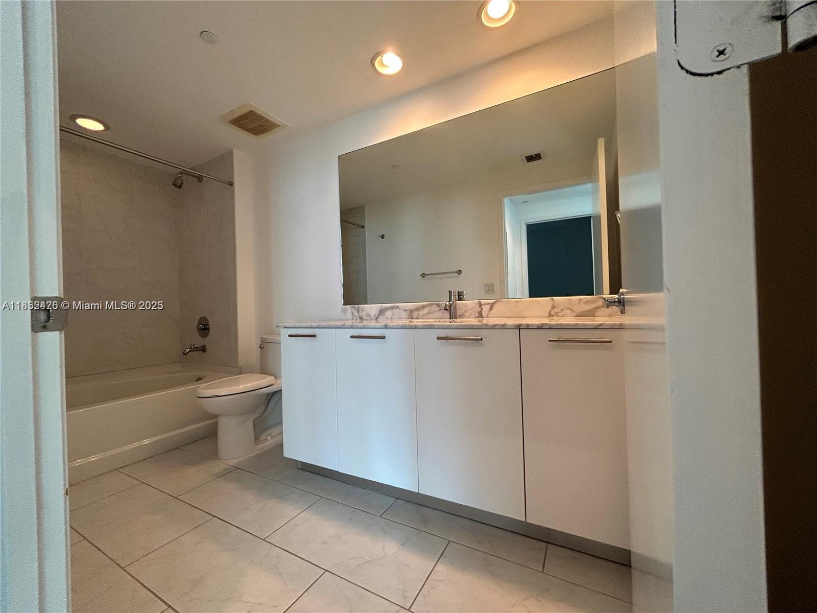 951 Brickell Ave # 3406