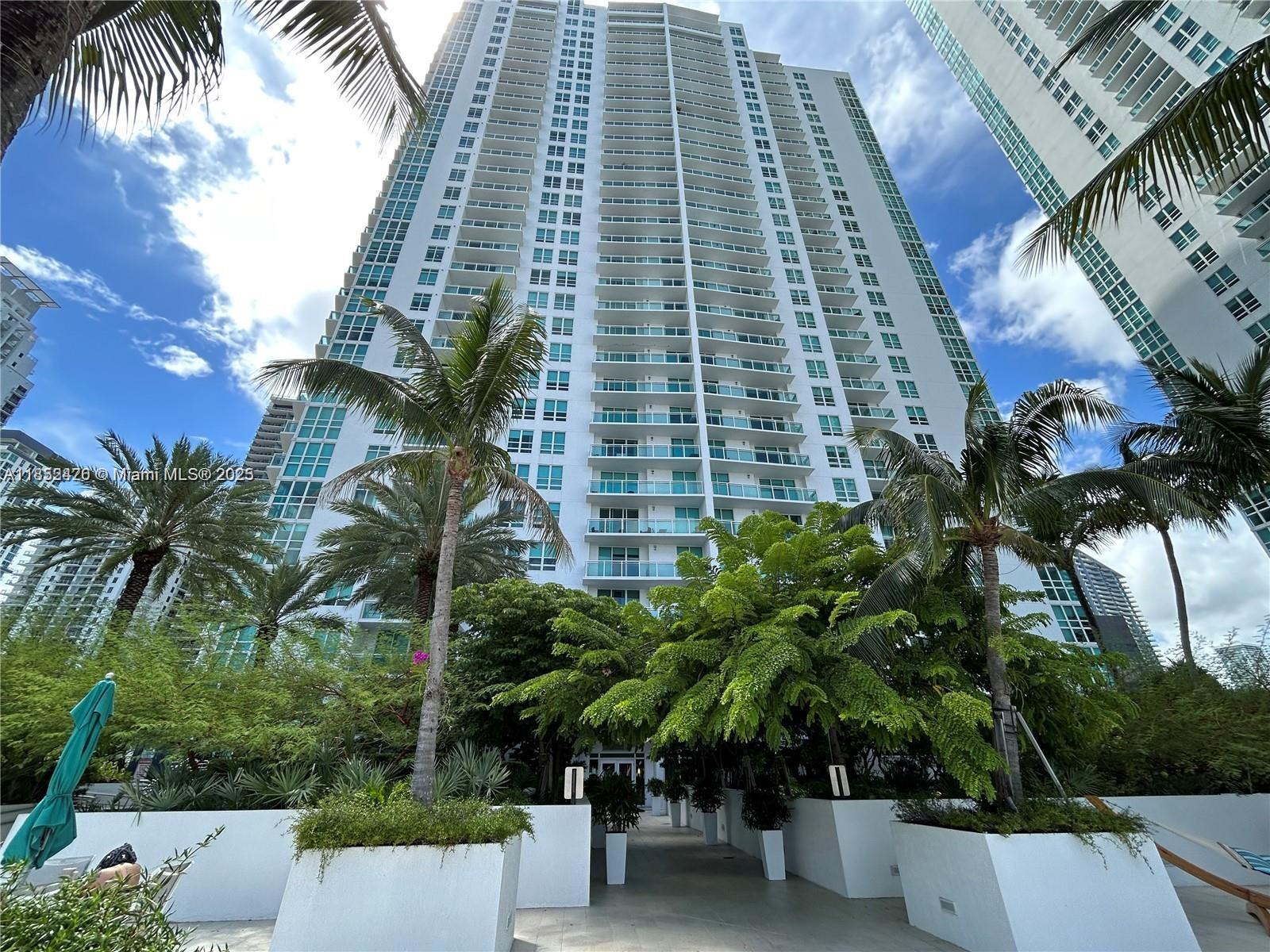951 Brickell Ave # 3406