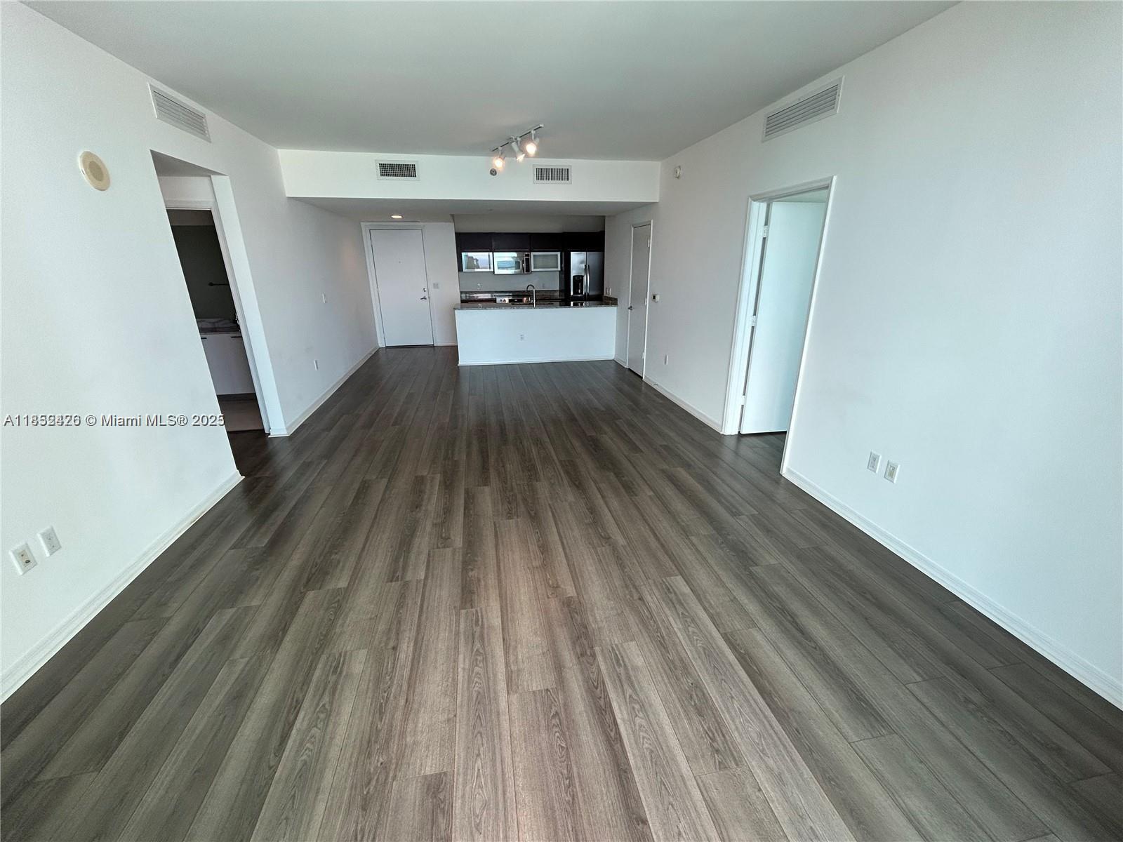 951 Brickell Ave # 3406