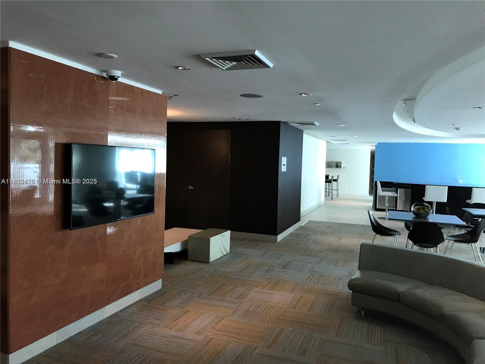 951 Brickell Ave # 3406