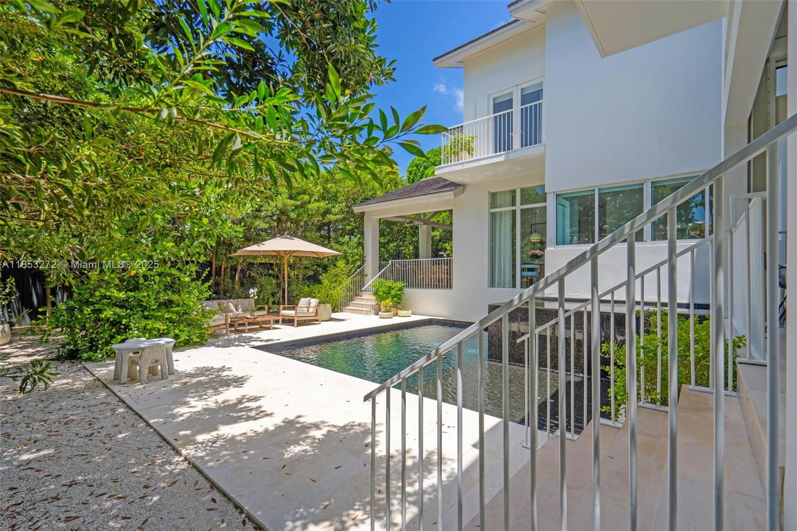 320 Woodcrest Rd