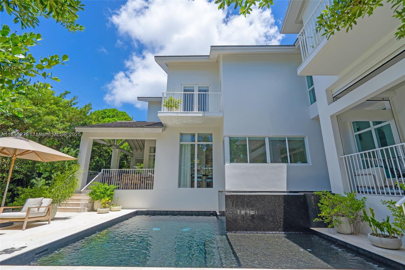 320 Woodcrest Rd