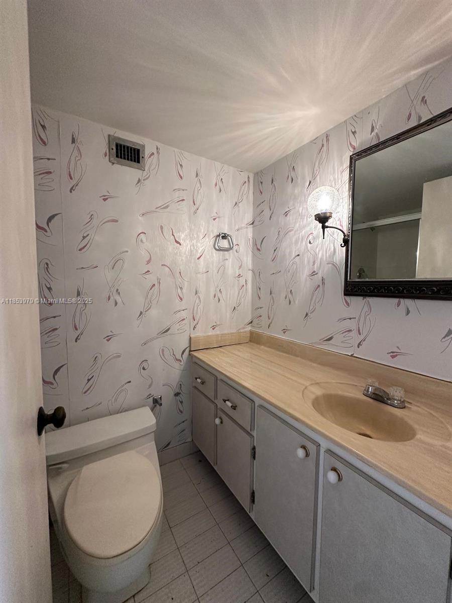 6039 Collins Ave # 414