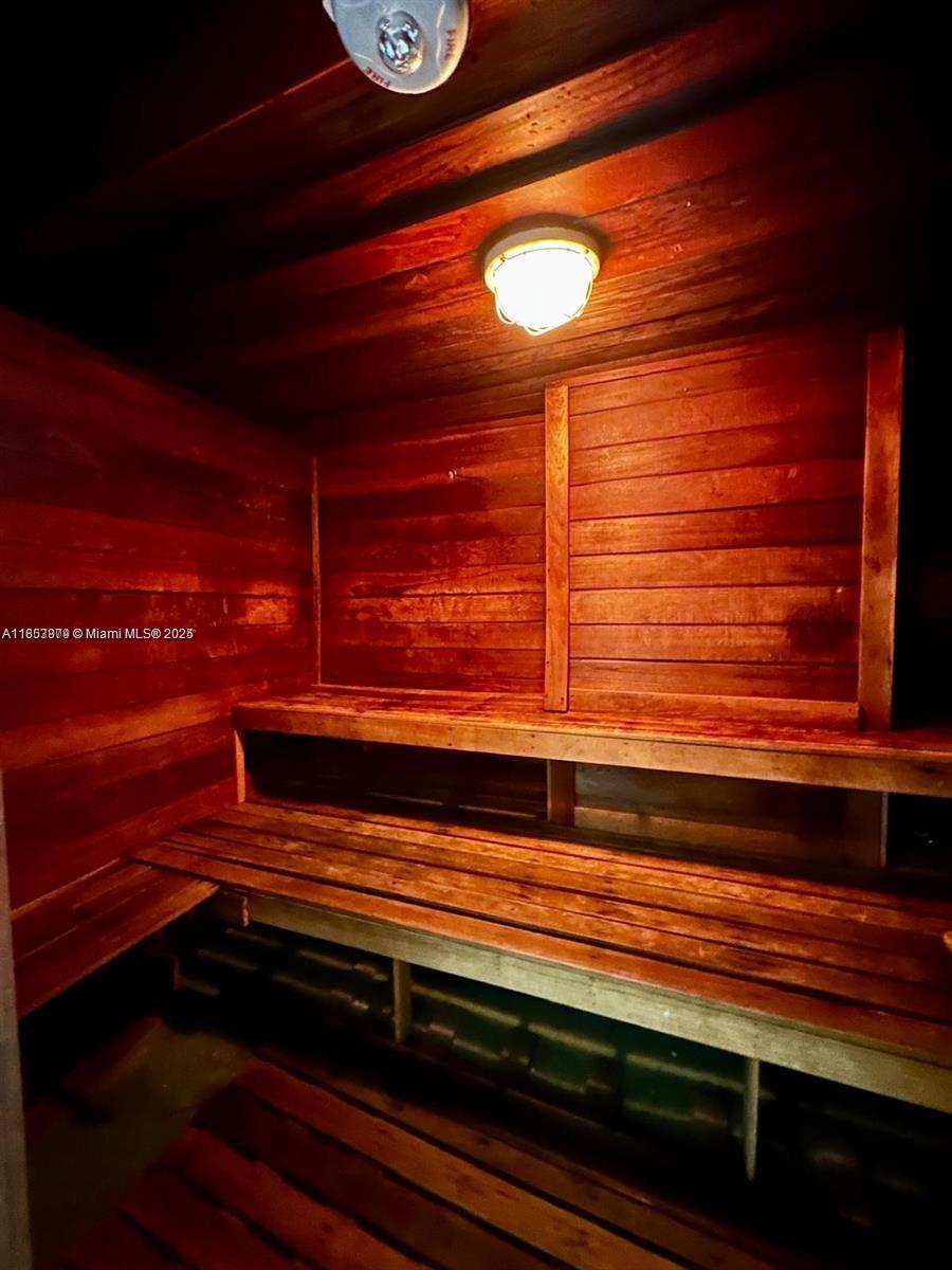 6039 Collins Ave # 414