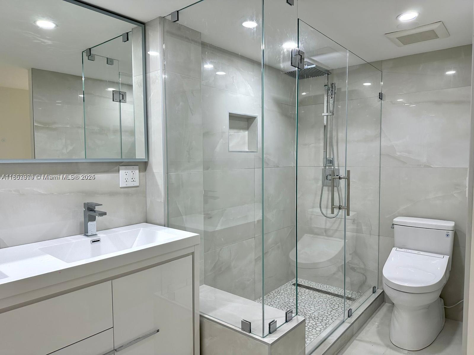 6039 Collins Ave # 414