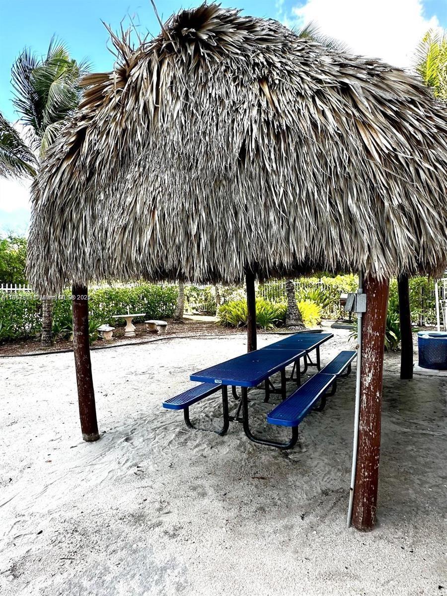 6039 Collins Ave # 414