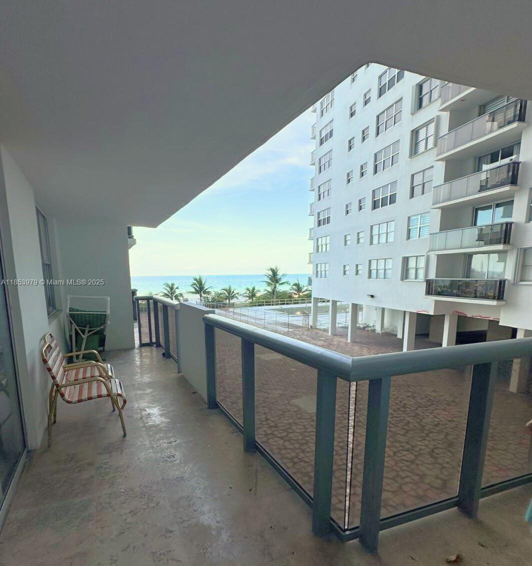 6039 Collins Ave # 414