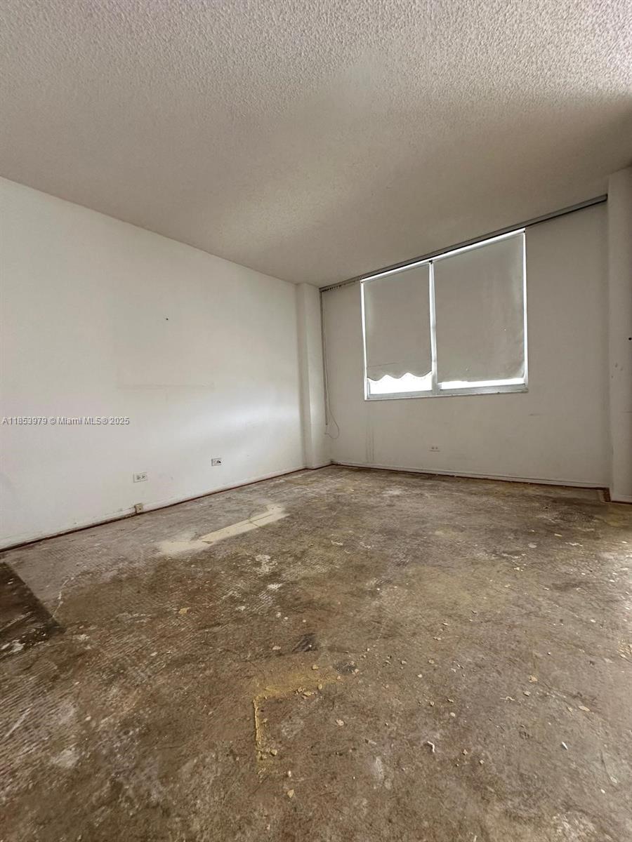 6039 Collins Ave # 414