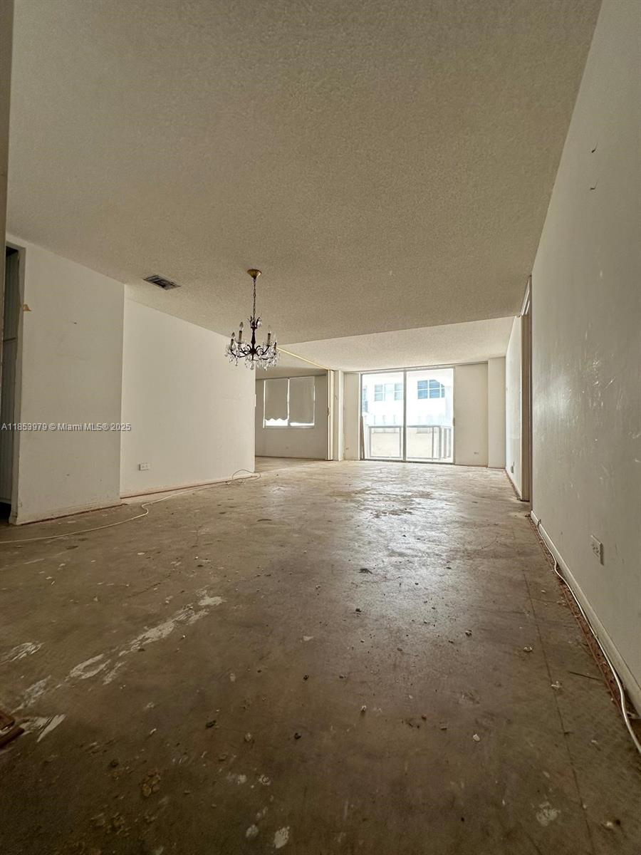 6039 Collins Ave # 414