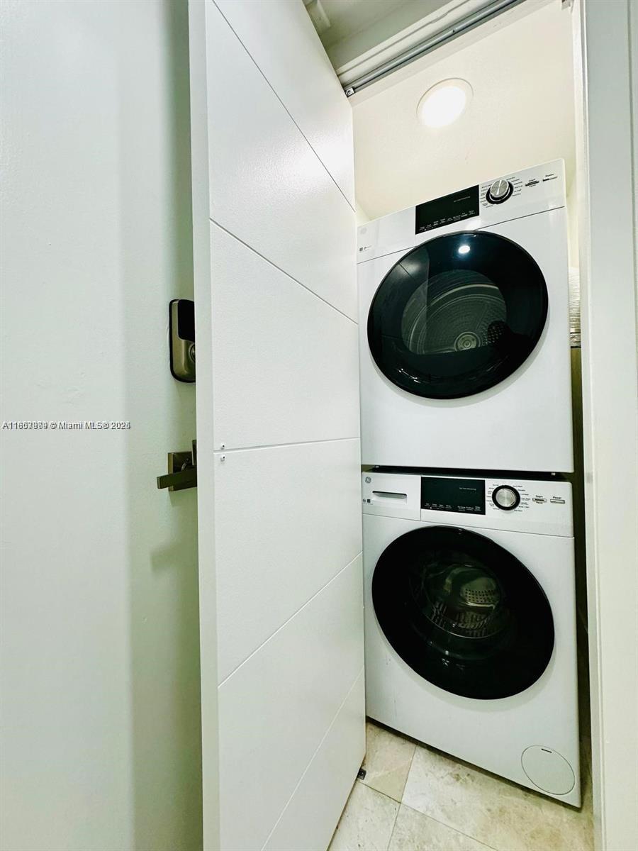 6039 Collins Ave # 414