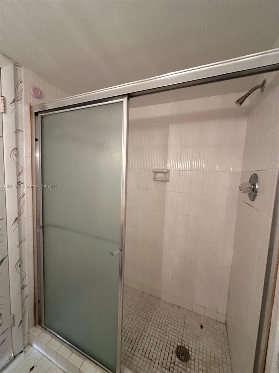 6039 Collins Ave # 414