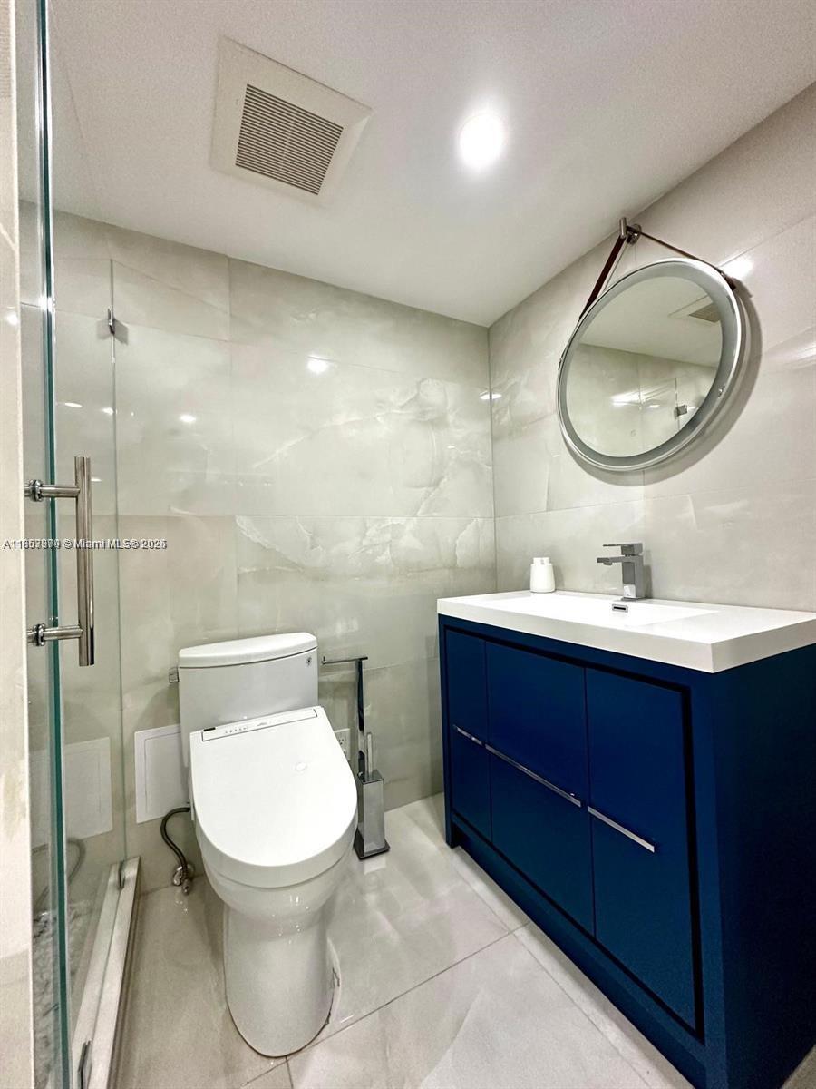 6039 Collins Ave # 414