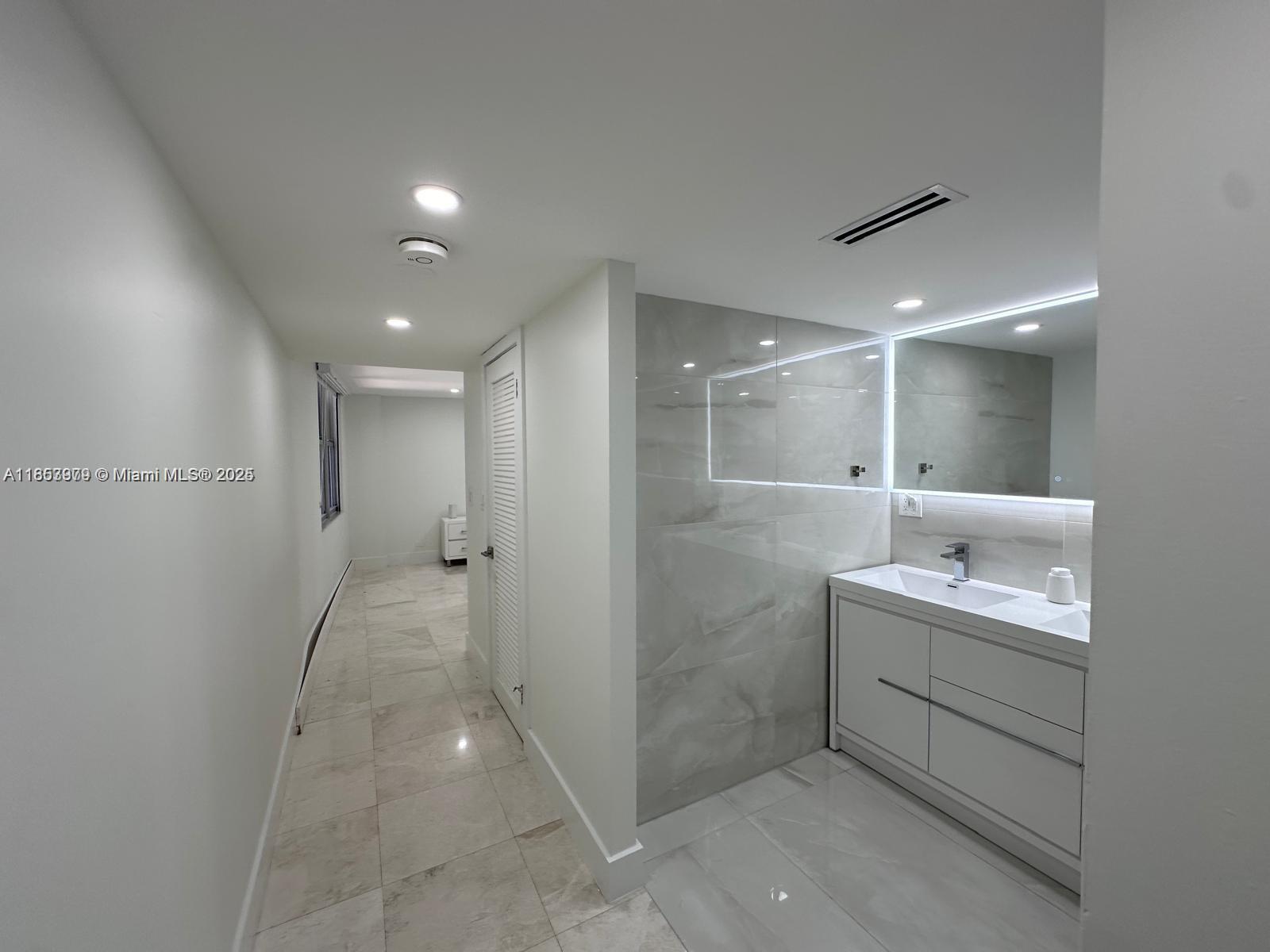 6039 Collins Ave # 414