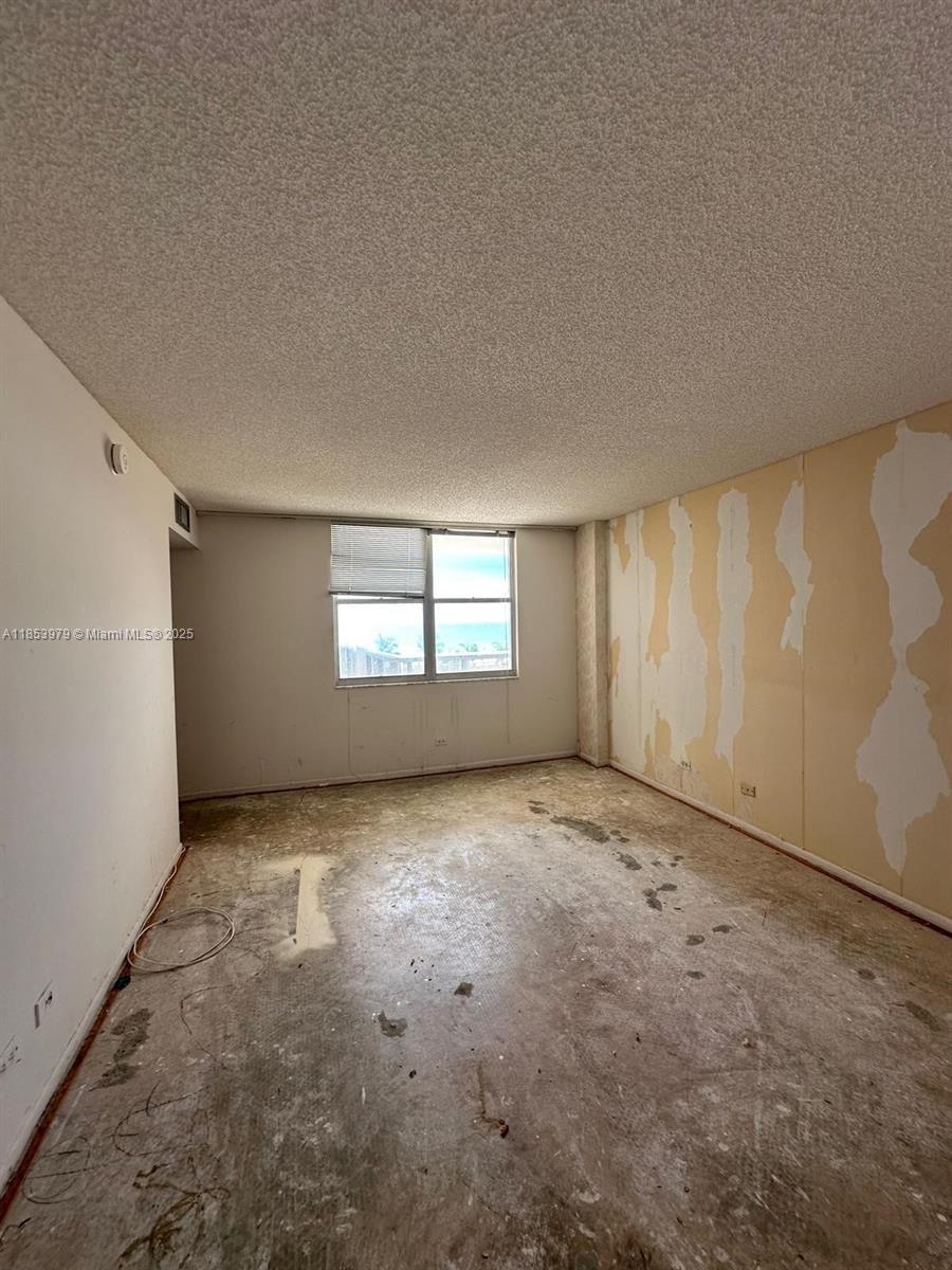 6039 Collins Ave # 414