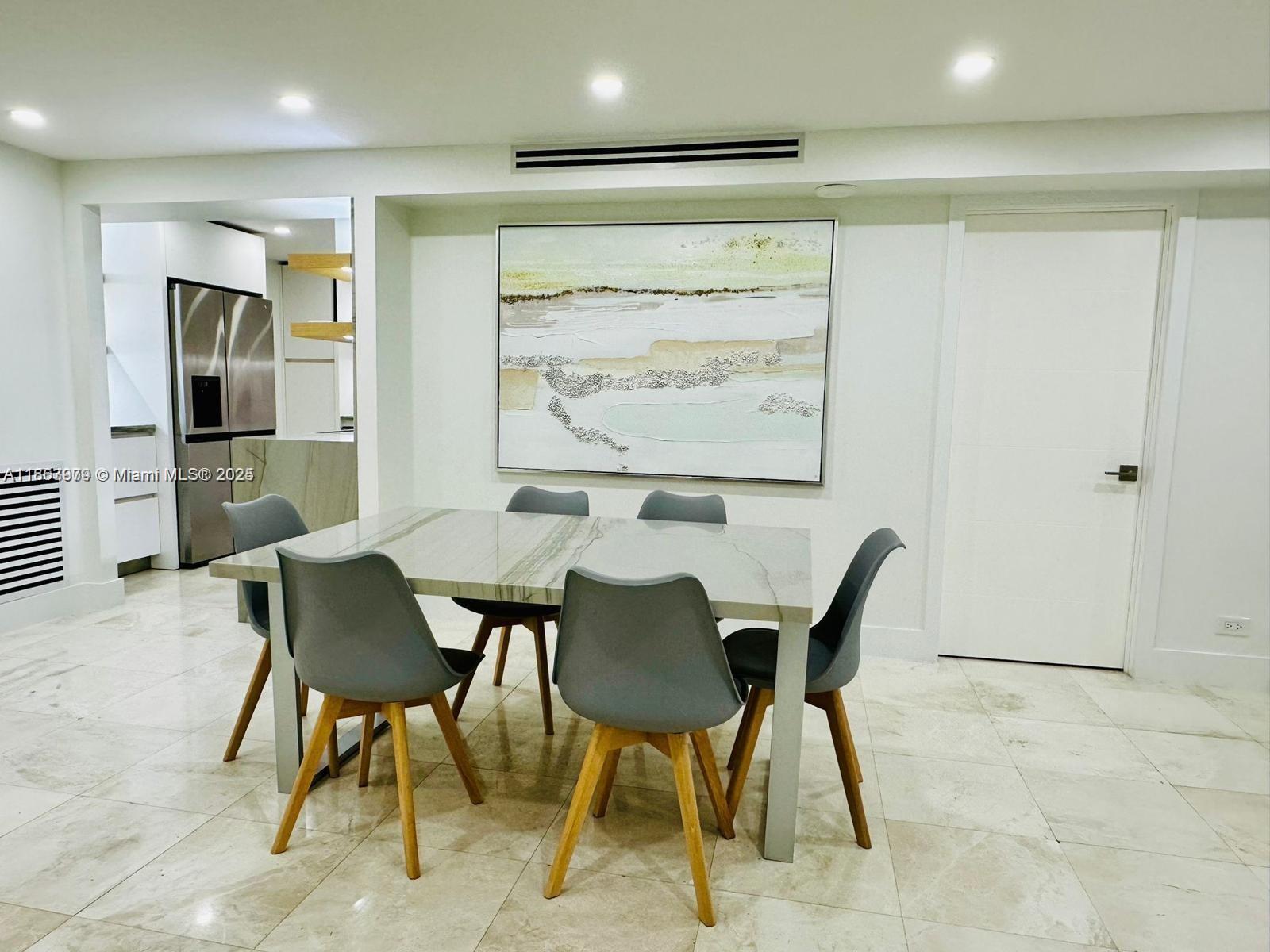 6039 Collins Ave # 414