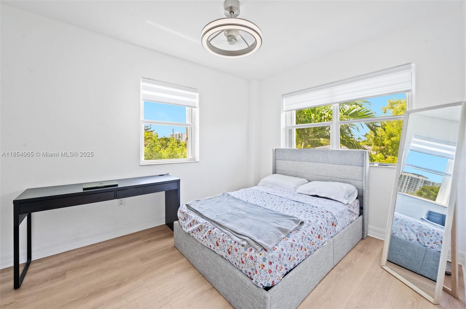 1701 N Treasure Dr # 7