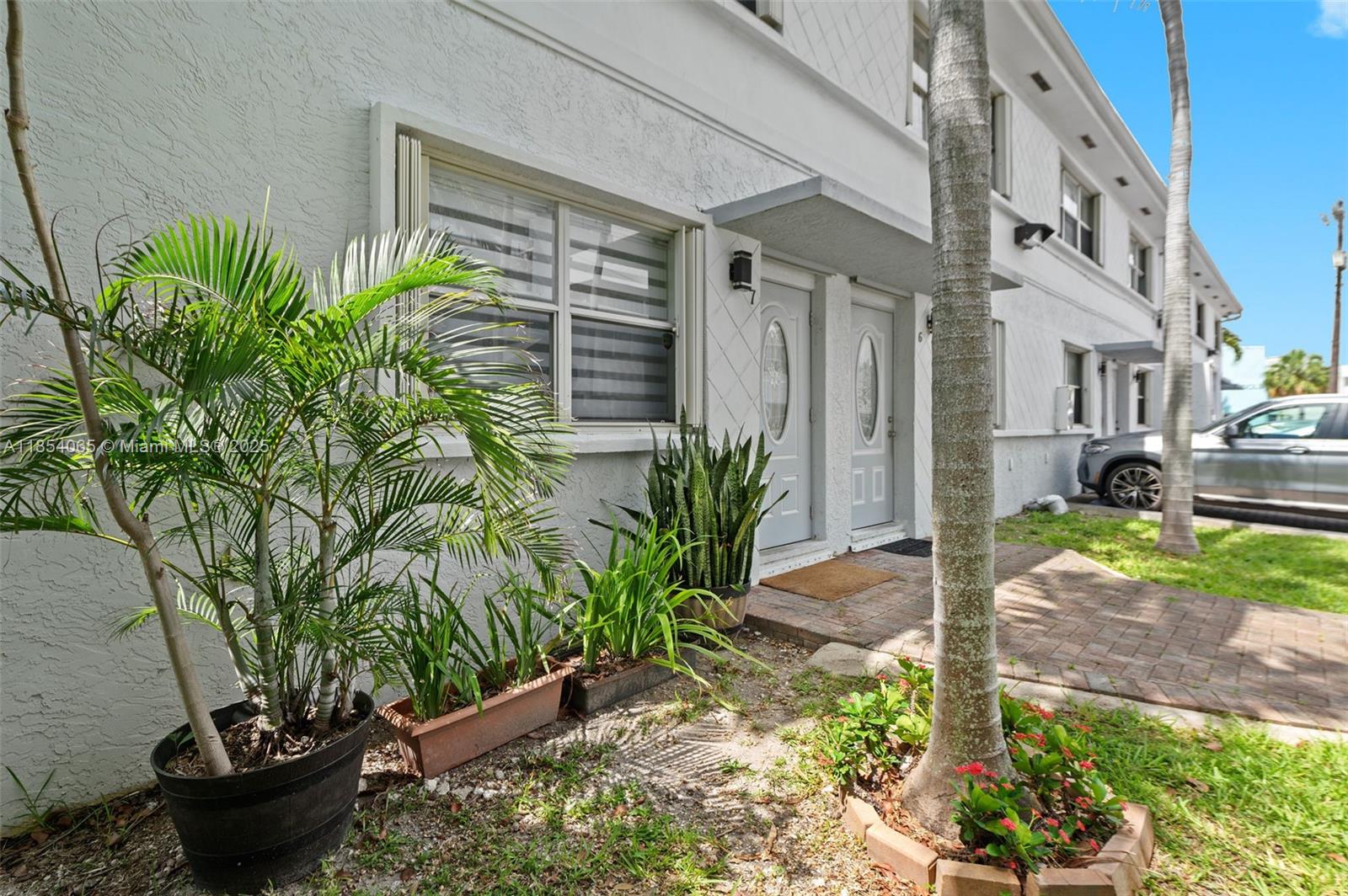 1701 N Treasure Dr # 7