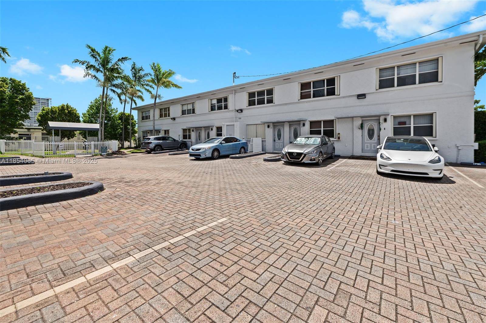 1701 N Treasure Dr # 7