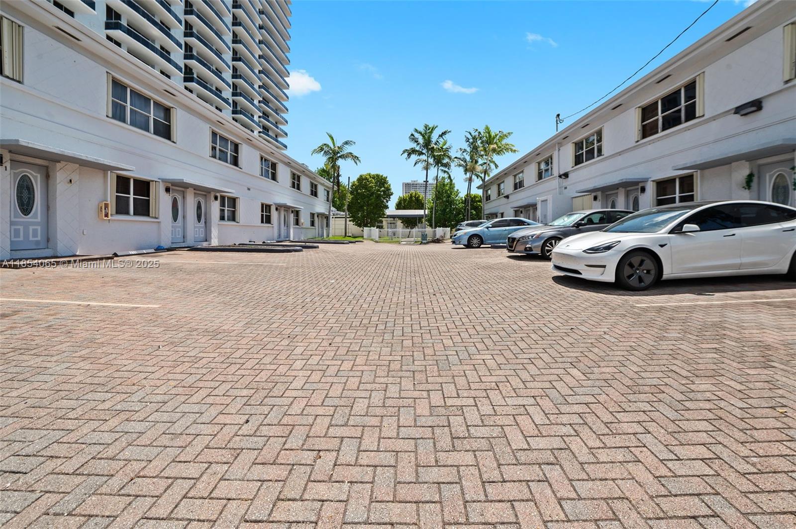 1701 N Treasure Dr # 7