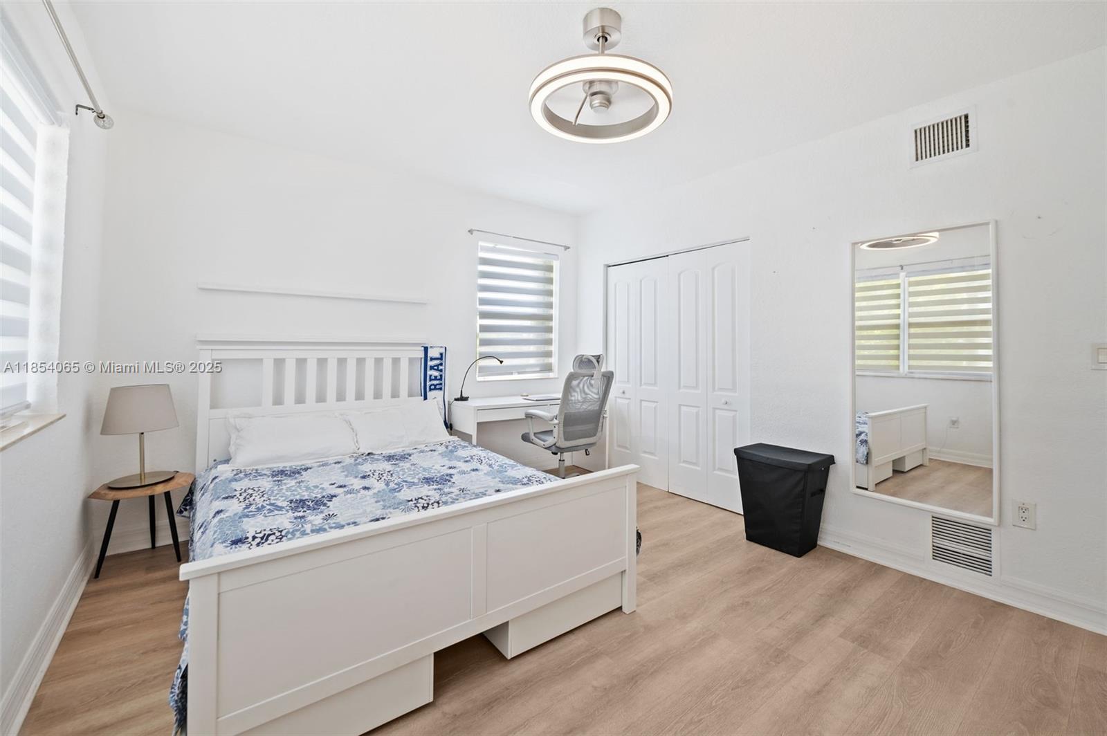 1701 N Treasure Dr # 7