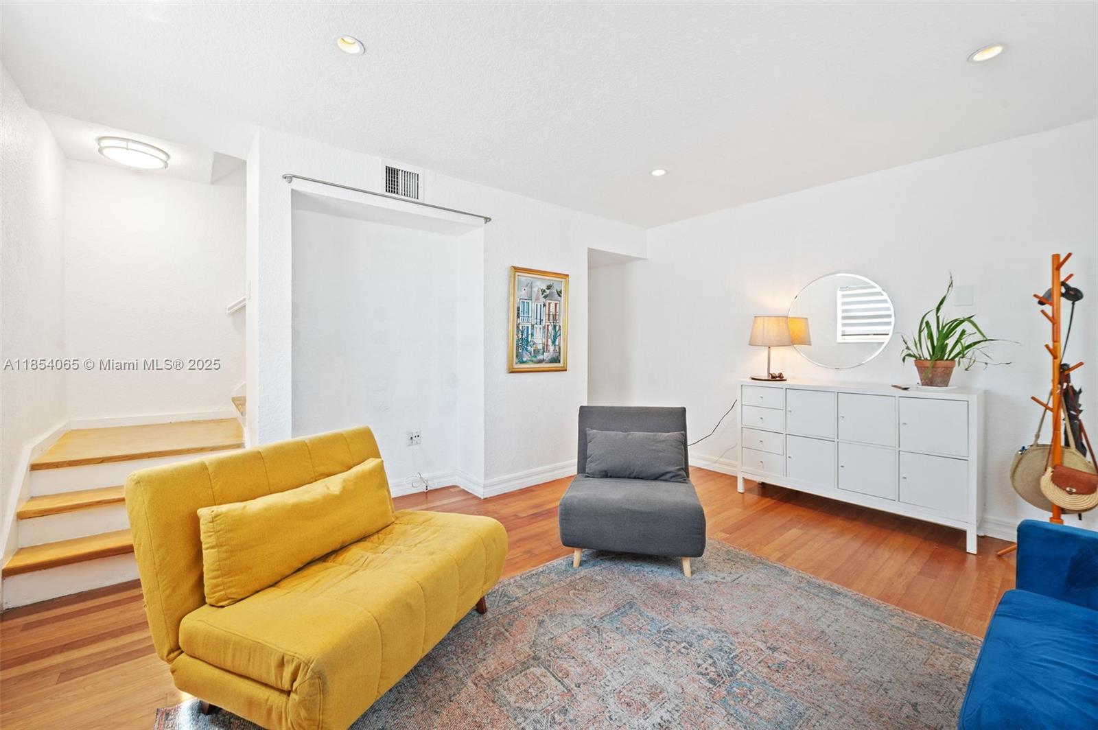 1701 N Treasure Dr # 7