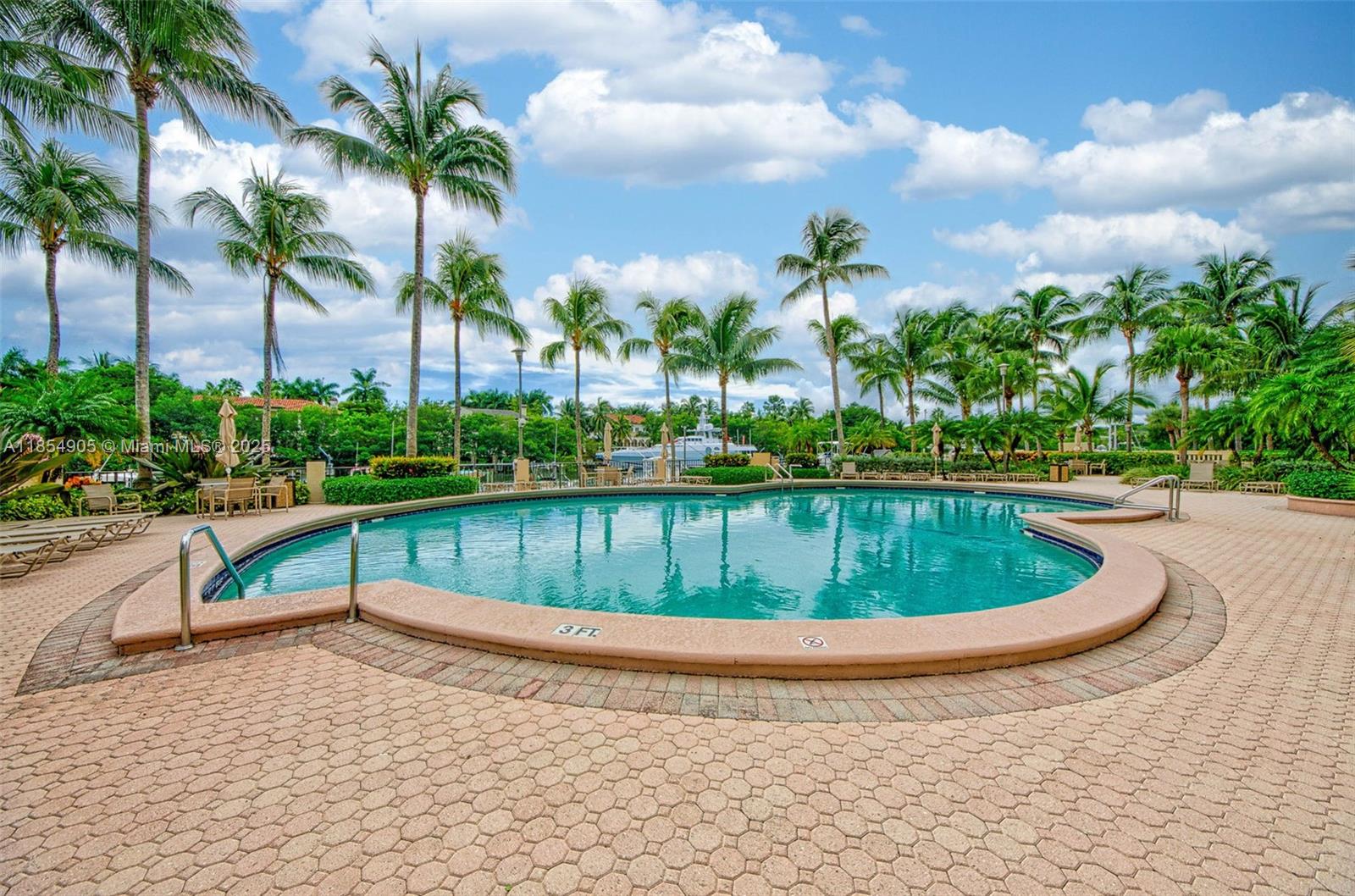 90 Edgewater Dr # 1015