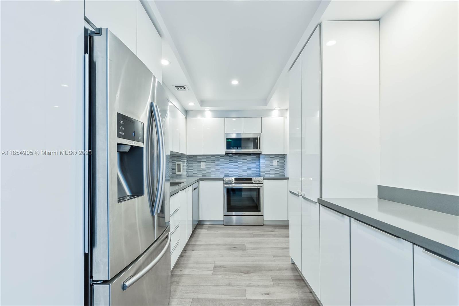 90 Edgewater Dr # 1015