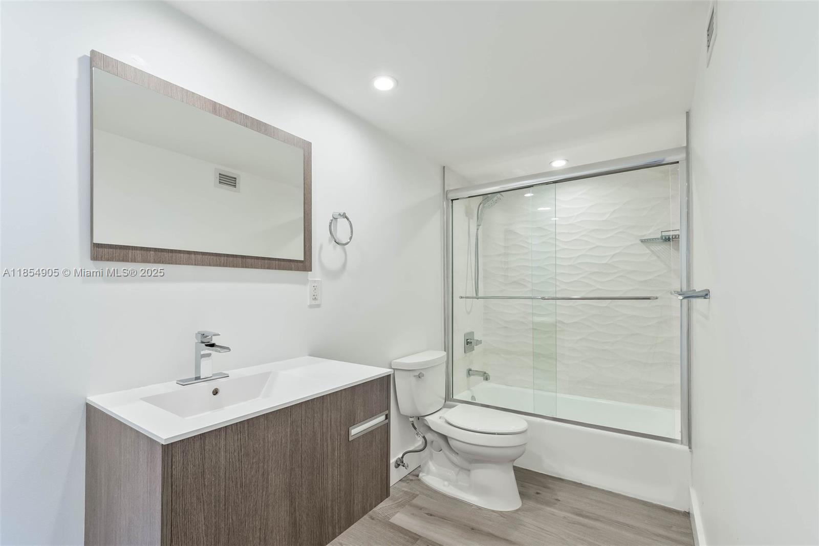 90 Edgewater Dr # 1015