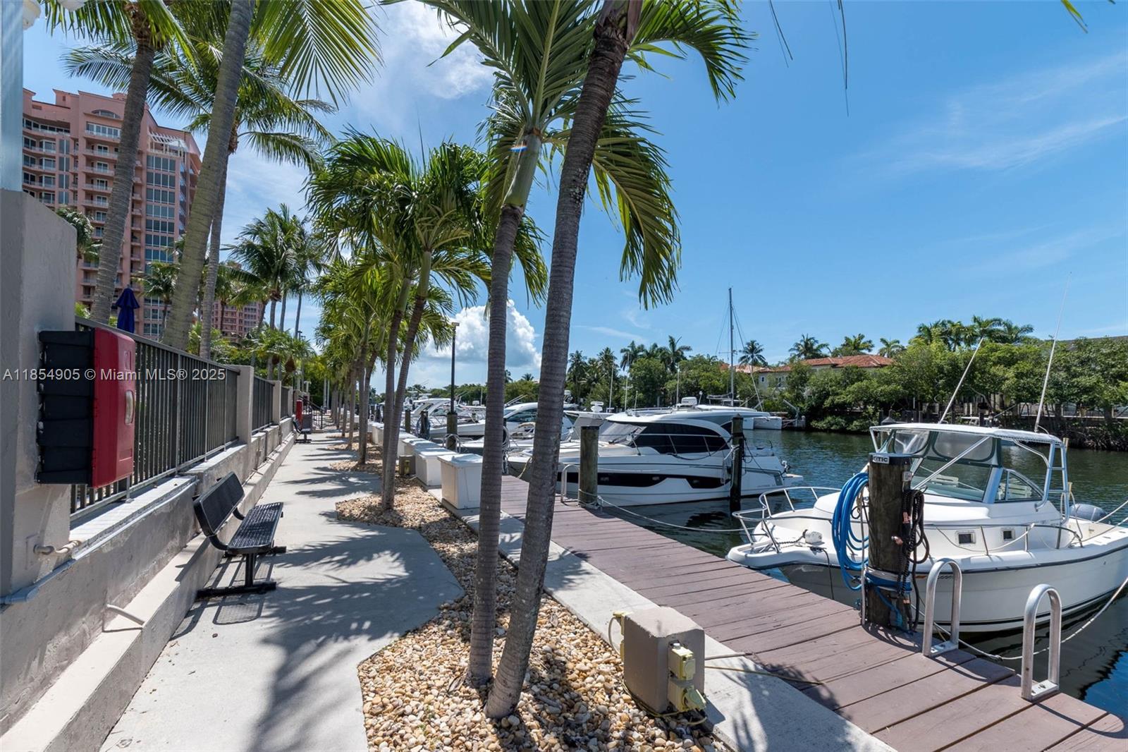 90 Edgewater Dr # 1015