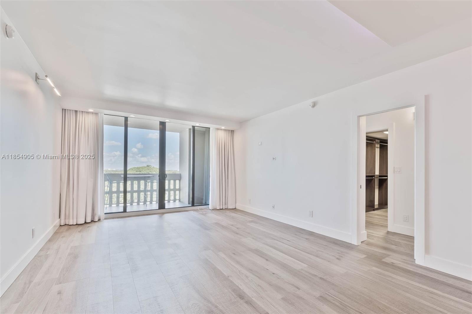 90 Edgewater Dr # 1015