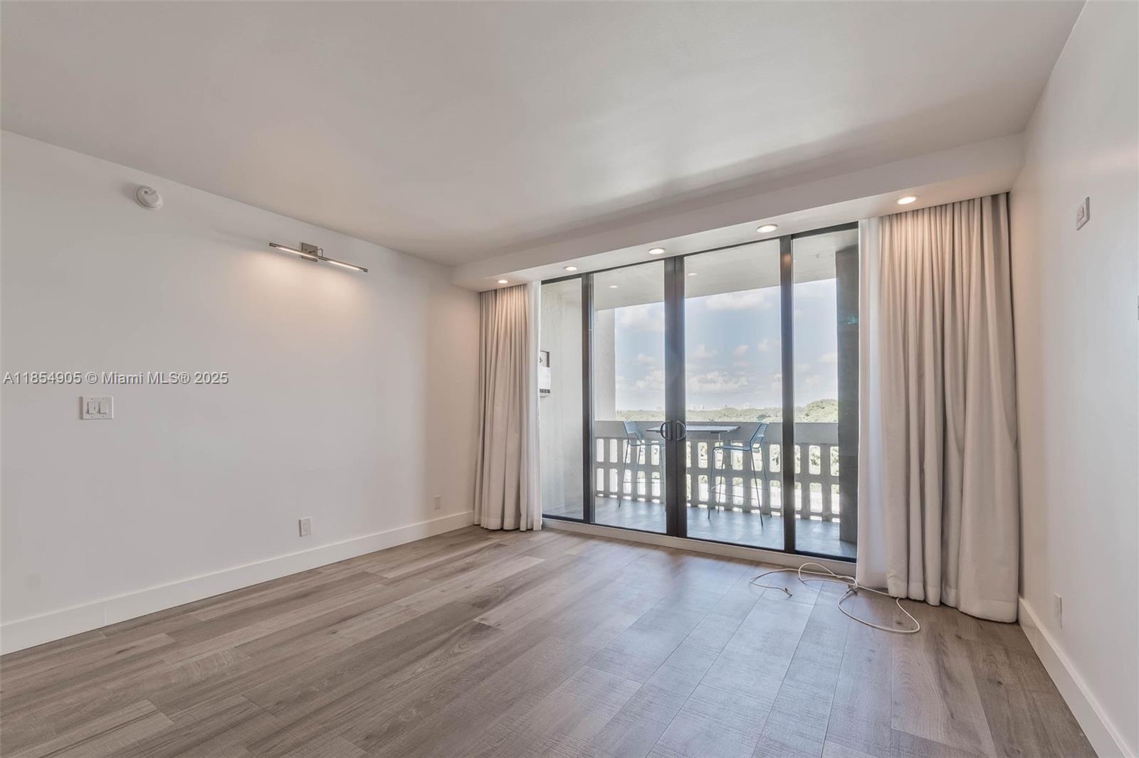 90 Edgewater Dr # 1015