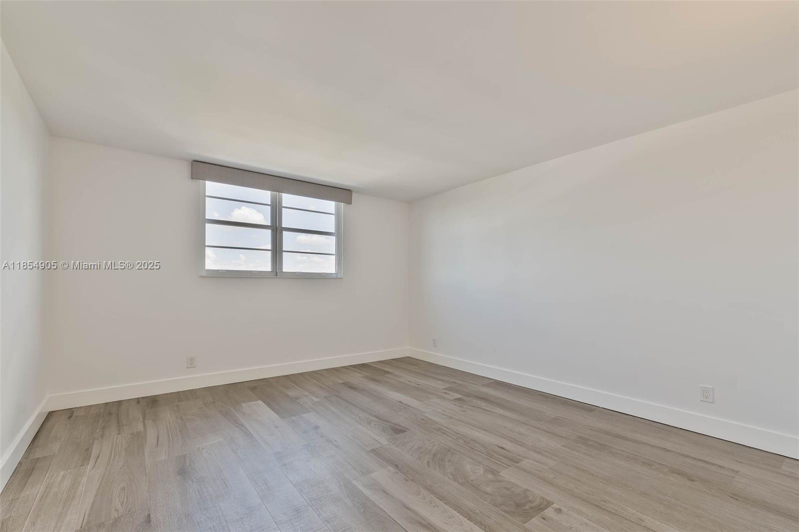 90 Edgewater Dr # 1015