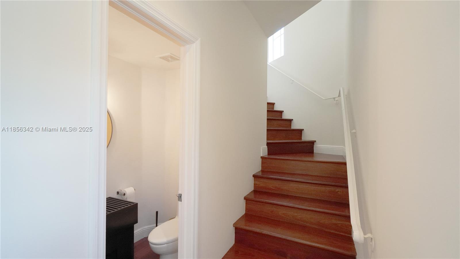 691 Ridgewood Rd