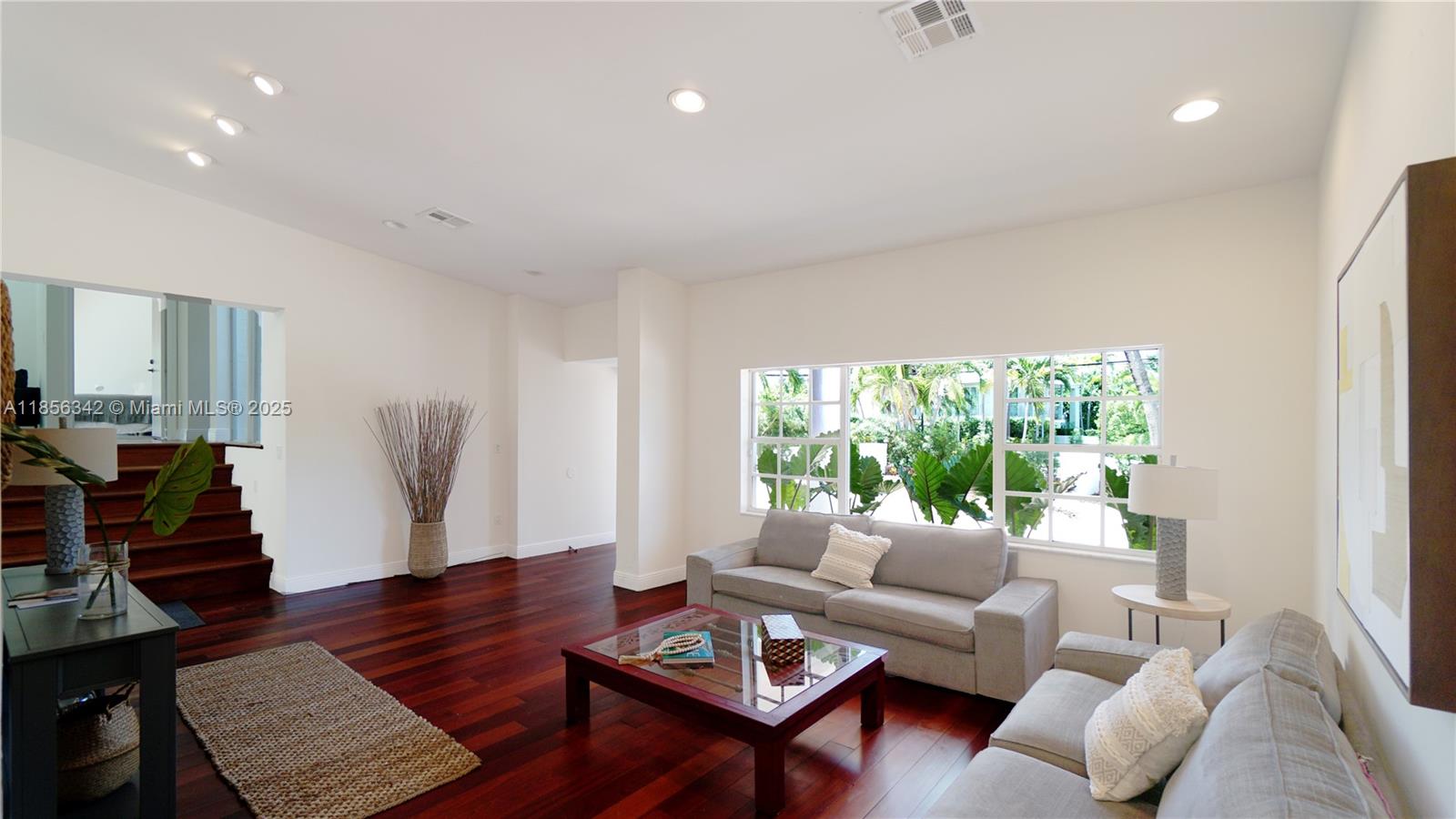 691 Ridgewood Rd