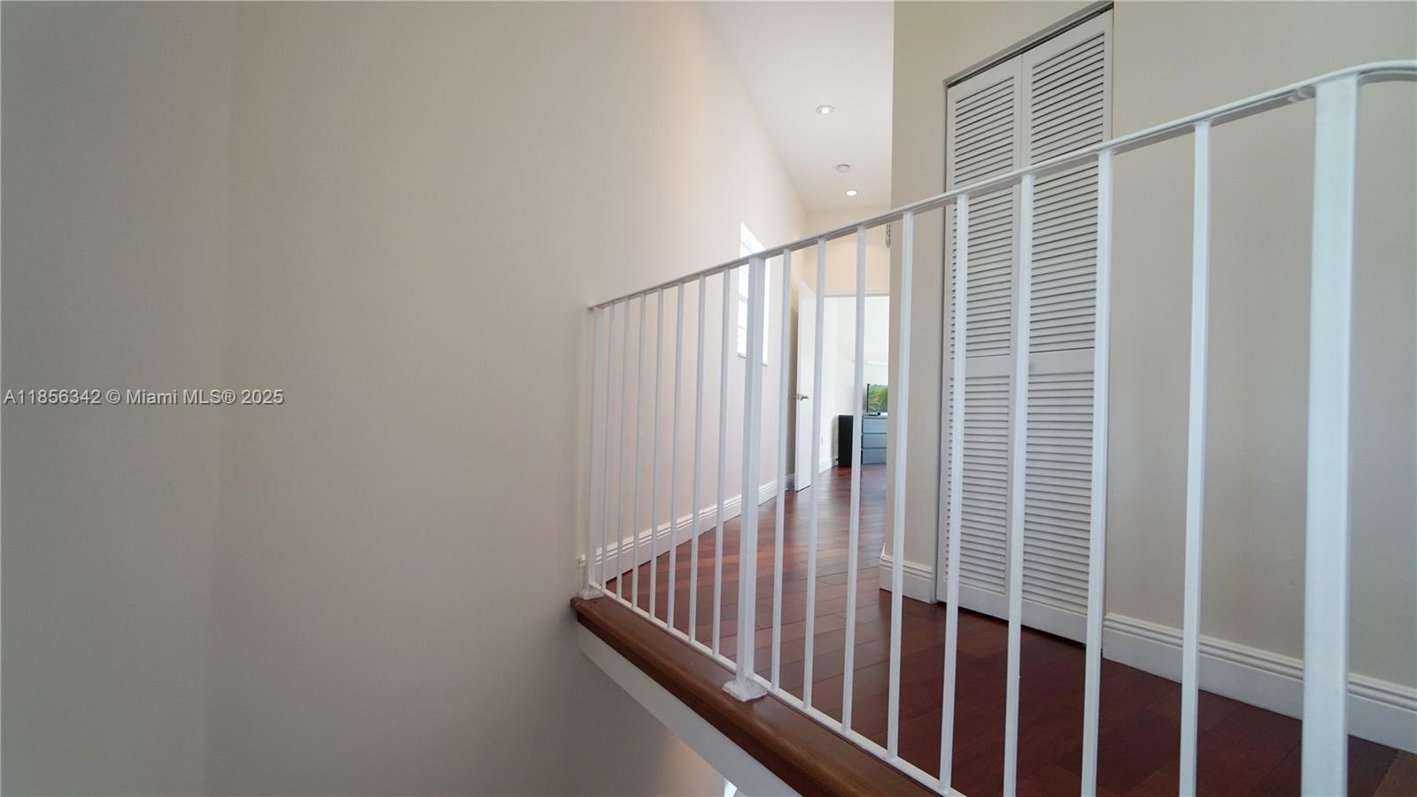 691 Ridgewood Rd