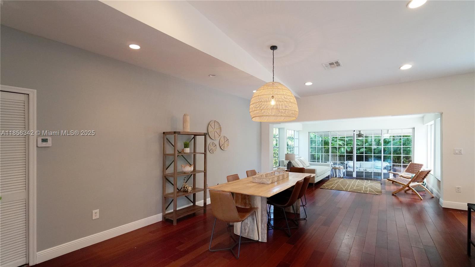 691 Ridgewood Rd