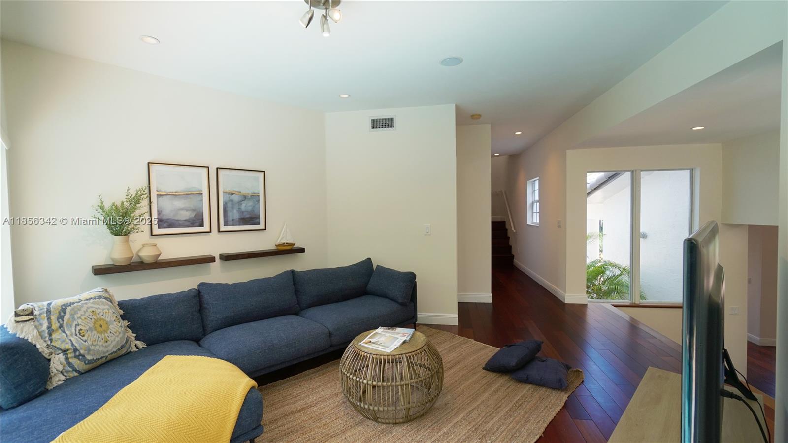 691 Ridgewood Rd
