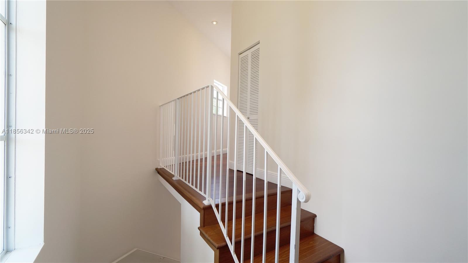 691 Ridgewood Rd