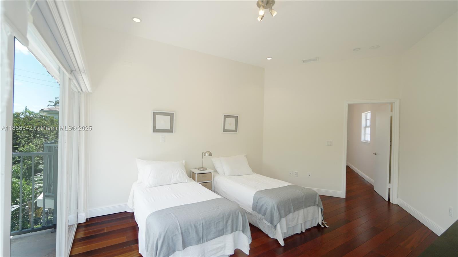 691 Ridgewood Rd
