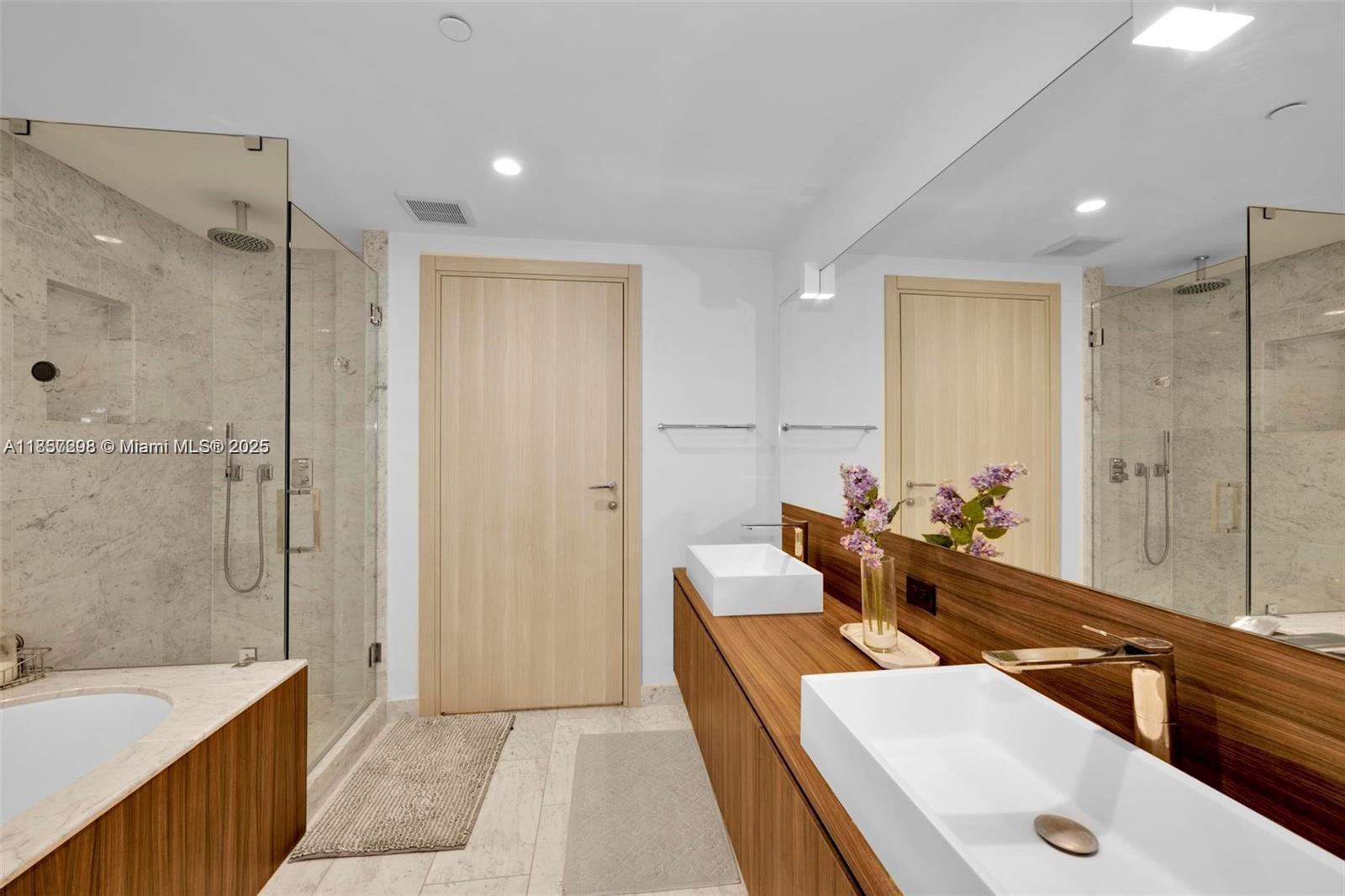 1000 Brickell Plz # 3914