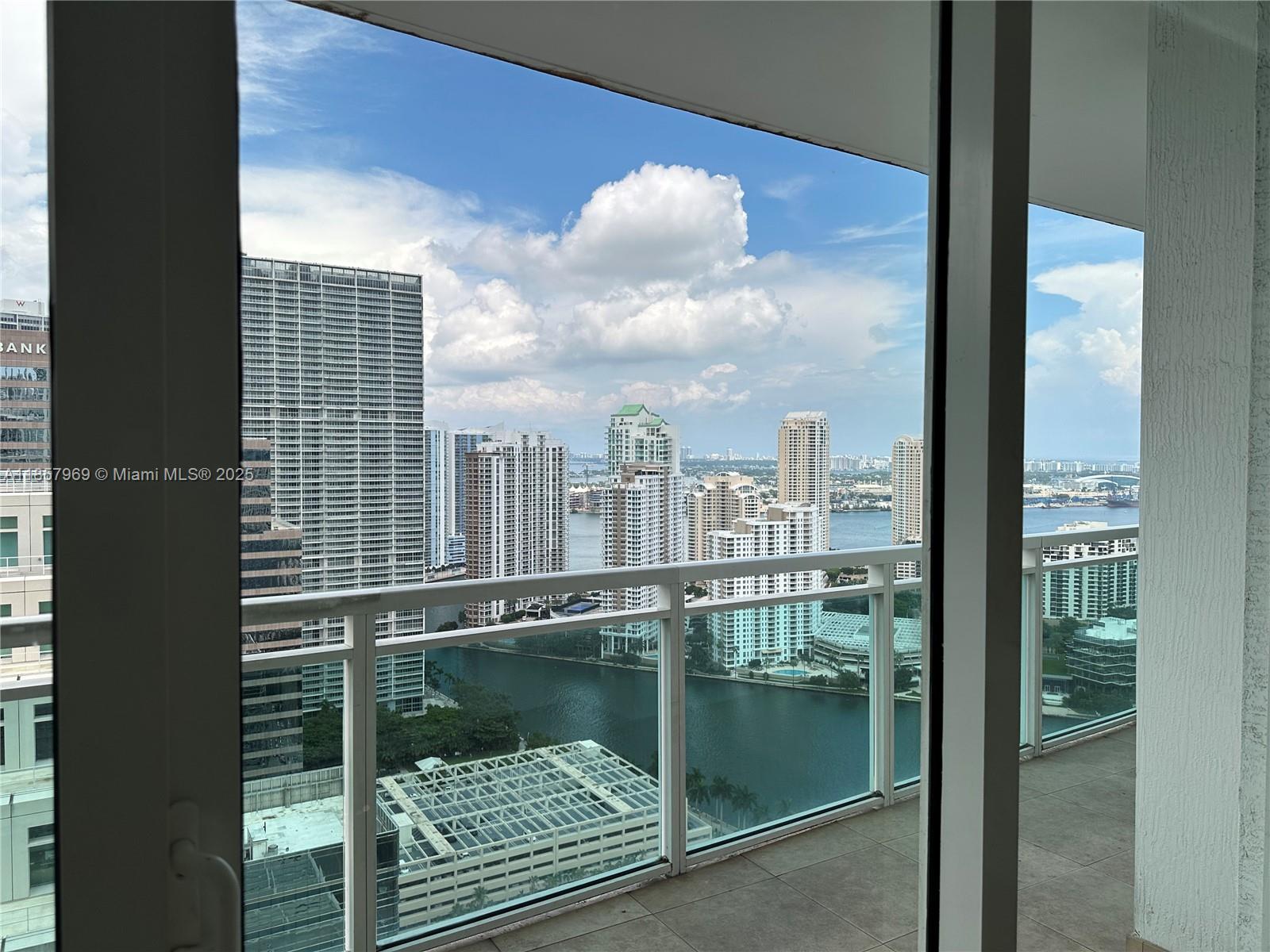 950 BRICKELL BAY DR # 3804