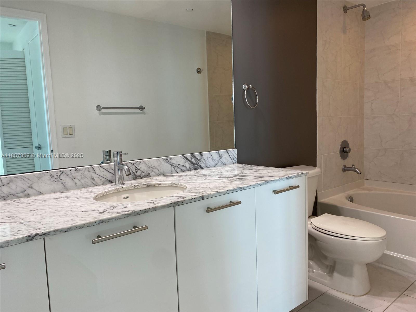 950 BRICKELL BAY DR # 3804