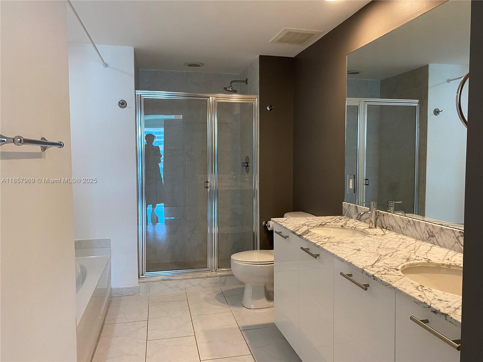 950 BRICKELL BAY DR # 3804