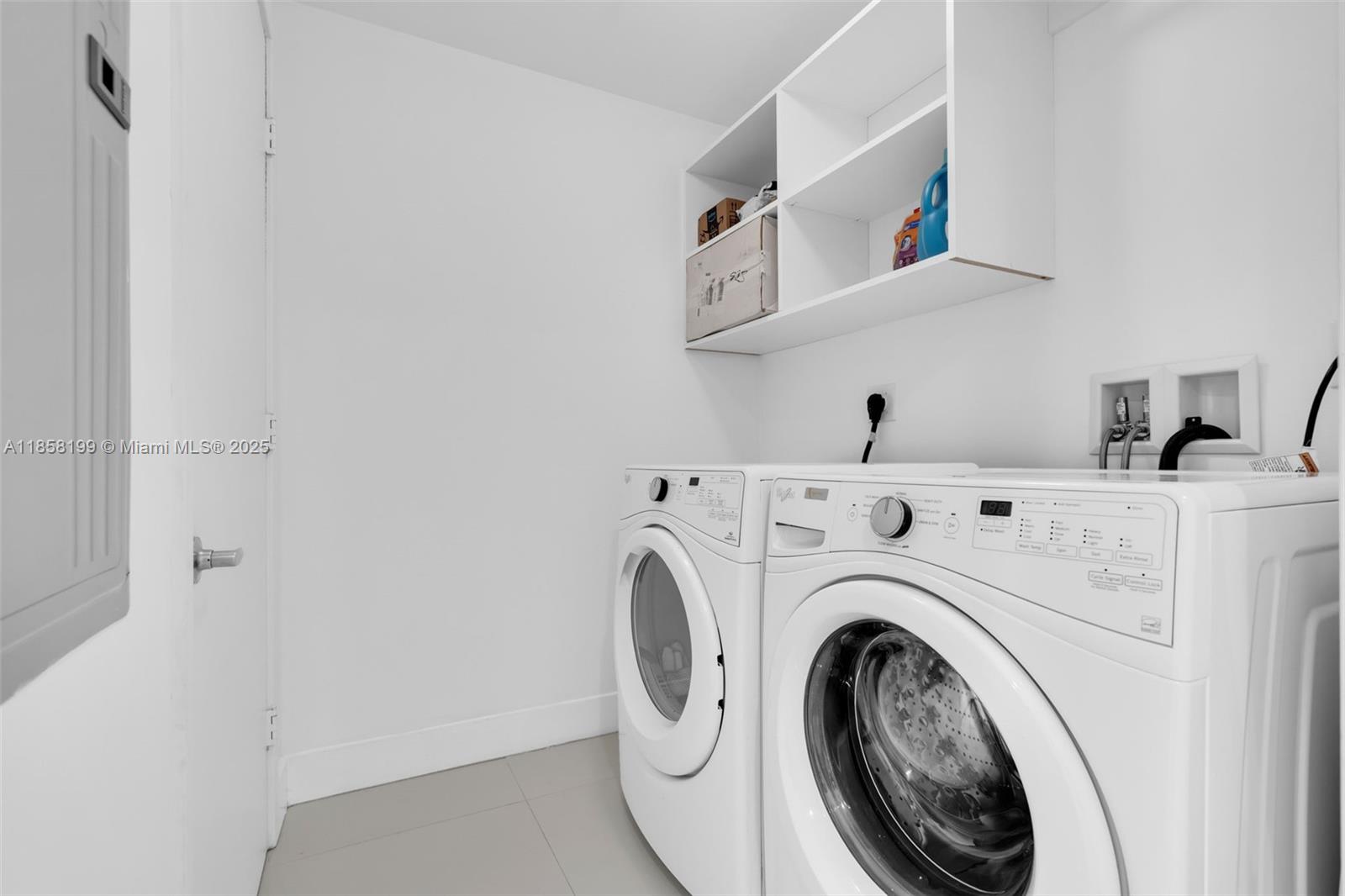 17111 BISCAYNE BL Unit: 506-S