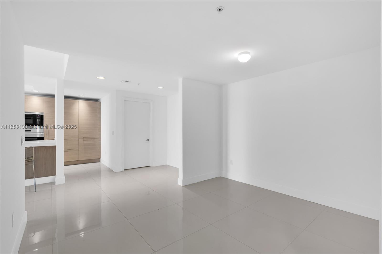 17111 BISCAYNE BL Unit: 506-S