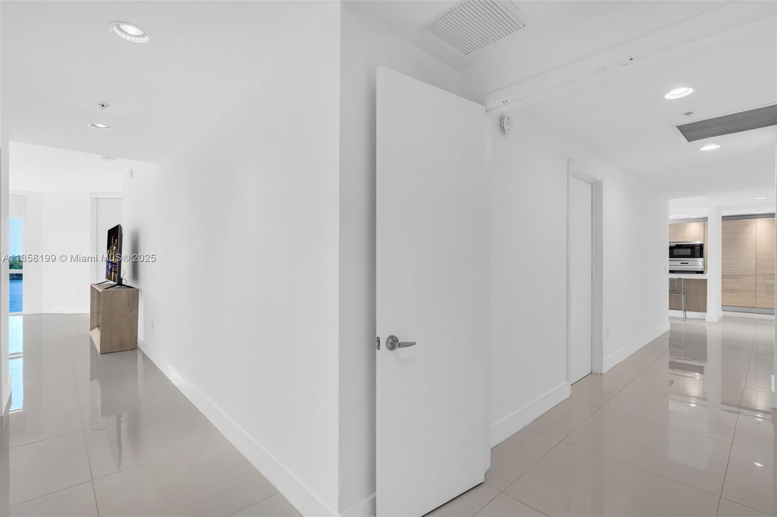 17111 BISCAYNE BL Unit: 506-S